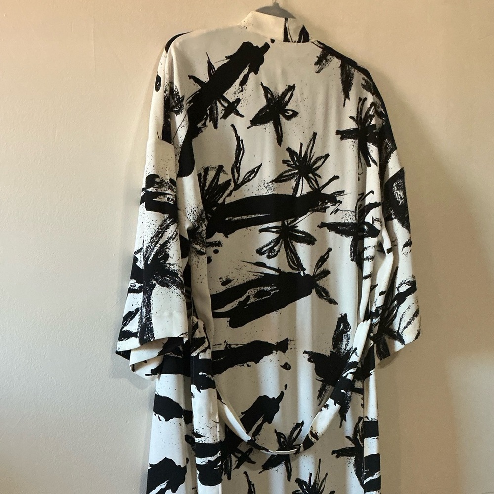 Babaton Black and White Abstract Print Duster jacket - Picture 5 of 6